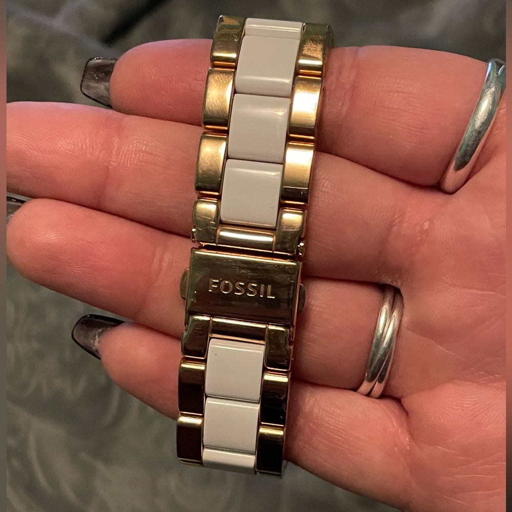 FOSSIL LADIES WATCH - Picture 3 of 8